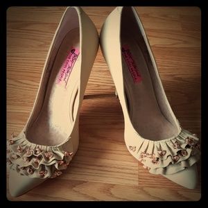 New Betsey Johnson tan heels